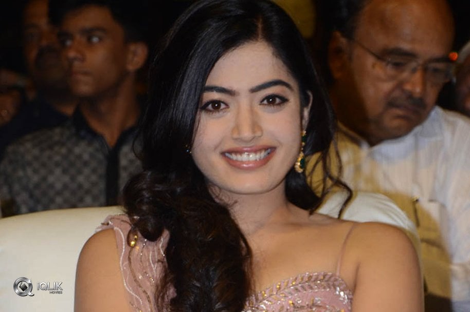 Rashmika-Mandanna-at-Geetha-Govindham-Audio-Event